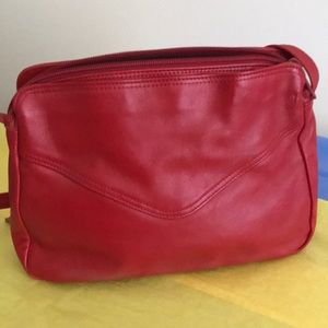 Perfect red leather shoulder bag with zipper top, pockets